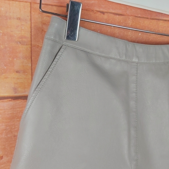 Vero MODA faux leather vegan gray skirt size small - Picture 4 of 8